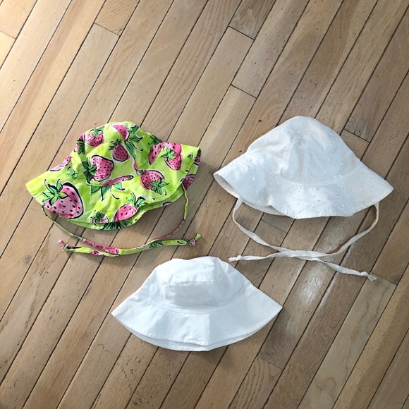 baby hat that ties under chin